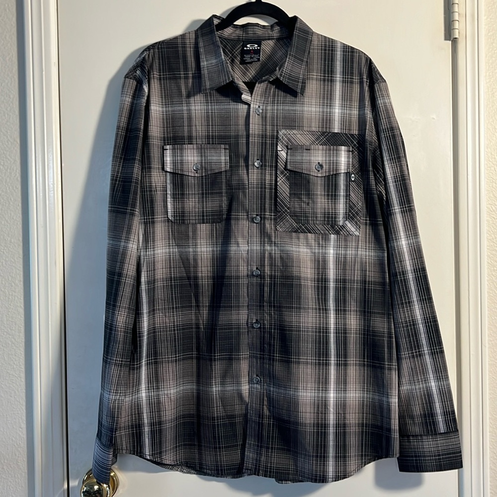 Oakley Men’s Plaid Button Down Shirt